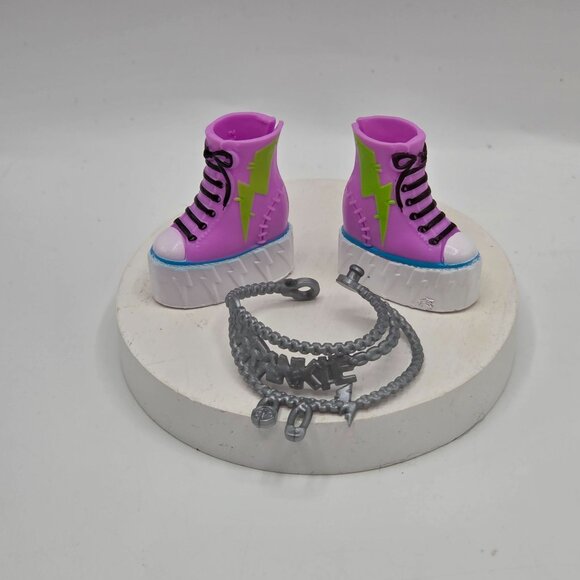 Monster High Frankie Stein Doll Accessories Set With Shoes & Silver Logo Belt - Picture 5 of 5